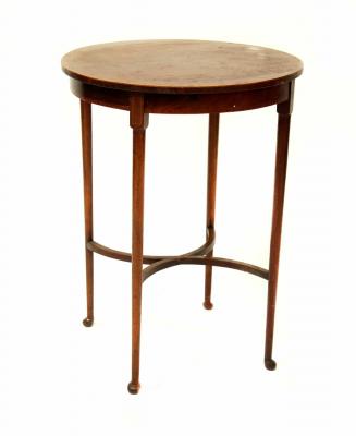 An Edwardian mahogany inlaid circular occasional table raised on tapering supports united by an X-framed stretcher.