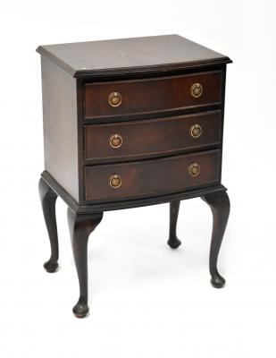 A small reproduction bow-fronted three-drawer bedside chest raised on cabriole legs, height 69cm, width 45cm, depth 35cm.