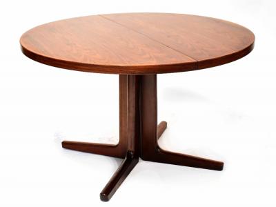 A Veile Stole Mobelfabrik Danish rosewood extendable dining table, the circular top with two extra leaves, on a column base with four outswept feet, height 73cm, length when extended 220cm, width 120cm.