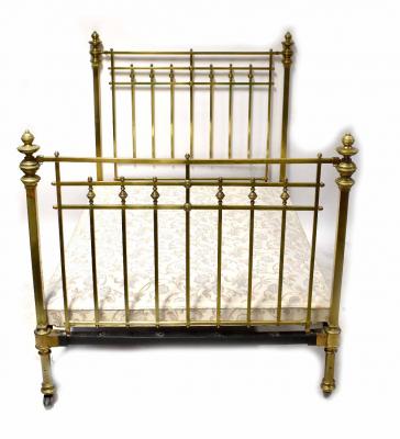 An Edwardian-style decorative brass double bed frame, brass finials to top and base, width 138cm, length 188cm.