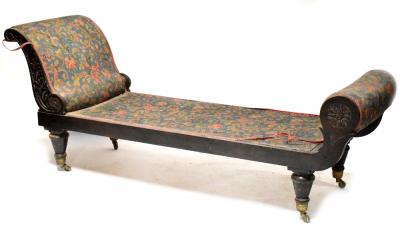 A Victorian mahogany day bed with scroll arm, on carved supports and turned tapering legs to castors, 86 x 216 x 68cm.
