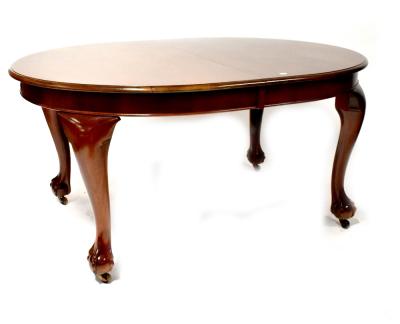 A Victorian-style D-end extending dining table with two extra leaves and wind-out mechanism, on cabriole legs with ball and claw feet on castors, 74 x 239 x 121cm.