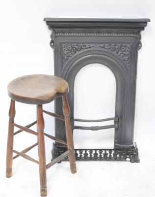 An Edwardian black cast iron fire surround, no.19724.12, from the Etna Foundry Glasgow, 102 x 72 x 11.5cm, and a black painted metal fender (2).