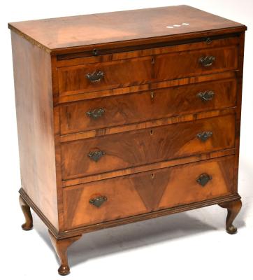 An Edwardian walnut crossbanded four-drawer bachelor's chest, with brushing slide above four long drawers and raised on squat cabriole feet, 85 x 76 x 46cm (af).