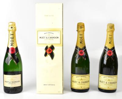 Four bottles of Moët and Chandon champagne, one in presentation box (4).