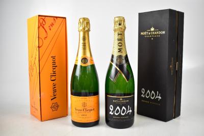 A boxed bottle of Veuve Clicquot champagne, 750ml and a boxed bottle of Moët and Chandon 2004 Grand Vintage champagne, 750ml (2).