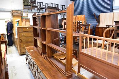 A late 19th/early 20th century oak open dresser back, with a centred narrow column of three shelves and board front, flanked by three shelves with plate groove, 116 x 190 x 14cm.