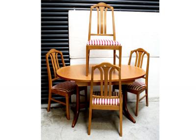 A modern ash Parker Knoll table with folding central leaf, length 134.5cm and four matching Parker Knoll ash chairs.