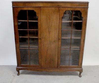An Edwardian mahogany display cabinet with solid central panel flanked by pair of glazed doors, raised on squat cabriole legs, width 108cm, height 122cm.